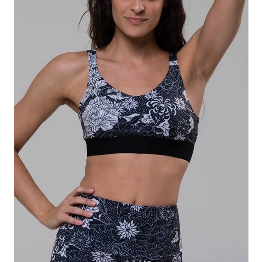 Onzie Sports Bra in Kyoto print